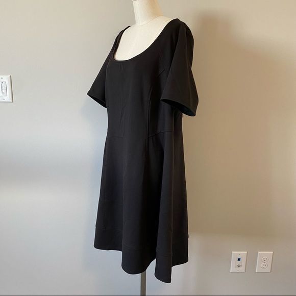 Reitmans Black Scoop Neck Short Sleeve  Fit And Flare Dress - Picture 3 of 9